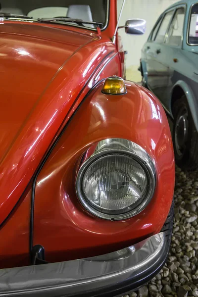 Vermelho Retro Auto Frente Close Detalhe — Fotografia de Stock