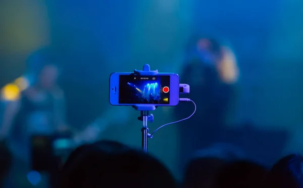 Smartfon Wideo Koncertu Klubie Nocnym — Zdjęcie stockowe