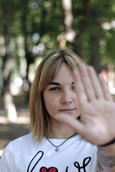 Meisjes hand stop signaal — Stockfoto