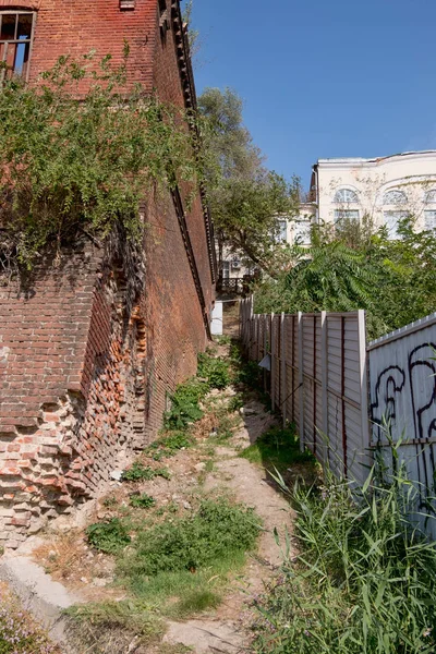 Ruines Briques Anciennes Dans Ville Rostov Sur Don Près Remblai — Photo