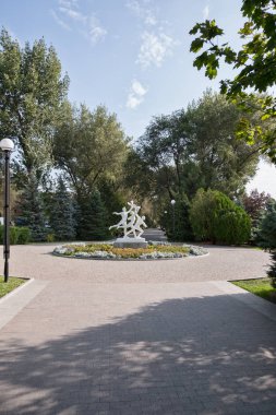 Rostov-on-Don, Rusya, dolgu üzerinde Olympians heykeli 09-23-2017 fotoğrafı