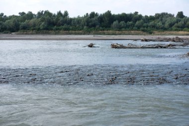 hızlı Nehri üzerindeki özgün taş eşik