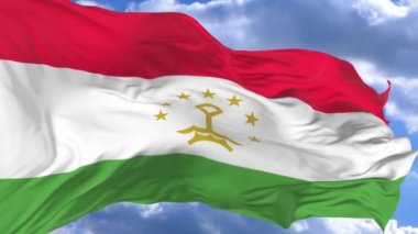bayrak mavi gökyüzü Tacikistan karşı rüzgarda sallayarak