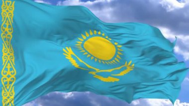 bayrak mavi gökyüzü Kazakistan karşı rüzgarda sallayarak