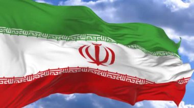 bayrak mavi gökyüzü Iran karşı rüzgarda sallayarak