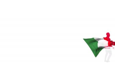 Arka planda bir bayrak ile İtalyan futbolcu bükülmüş bir top akadar tekmeler ve kendisi aracılığıyla tekmeler. Top ekrana uçar. Bindirme için alfa mat saydamlık.