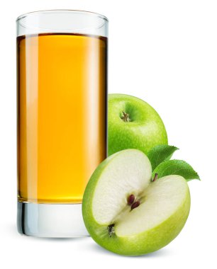 Elma suyu. Bardak elma suyu ile üzerine beyaz izole meyve.