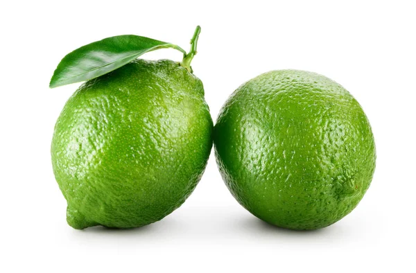 Kalk. Vers fruit met blad geïsoleerd op witte achtergrond. — Stockfoto