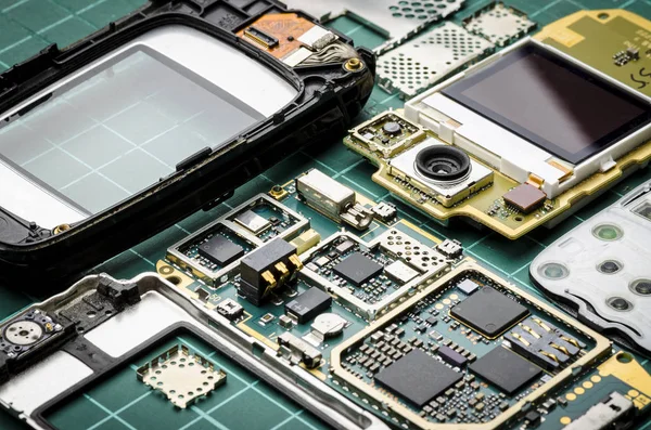 Microchips Semiconductor Components Precious Metals Board Disassembled Old Mobile Phone — Stock Photo, Image