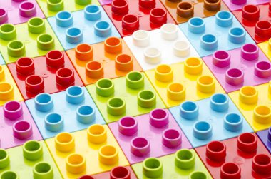 parlak renkli plastik bloklar çok