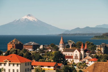 Şili. Puerto Varas görünümünü. Old Town Alman tarzı