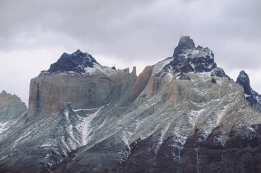 Dramatik manzara karda biraz alışılmadık şekli, taşlar