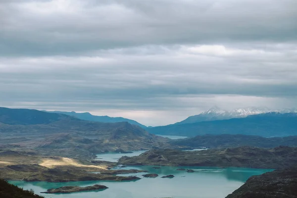 Torres Del Paine Μικρούς Λόφους Μία Καταγάλανη Λίμνη — Φωτογραφία Αρχείου