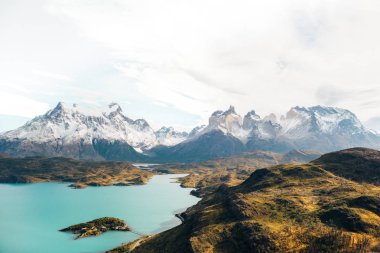 Panoramik Torres del Paine Millî Parkı Torres del Paine dağlar, buzullar, göller ve nehirler Güney Patagonya, Şili'deki kapsayan bir Milli Parkı olduğunu.