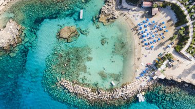 Organize plajın güzel manzarası  