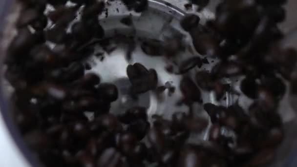 Slijpen Koffie Slow Motion — Stockvideo