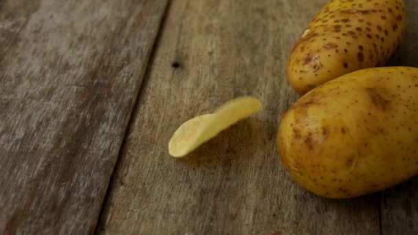 Картофель Падает Замедленным — стоковое видео