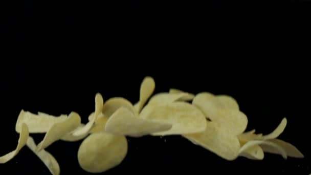 Croustilles tombant au ralenti 