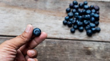 Yaban mersini meyvesini kapatın