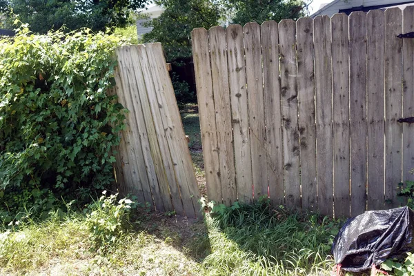 Fence Falling Need Repair — Stock Photo, Image