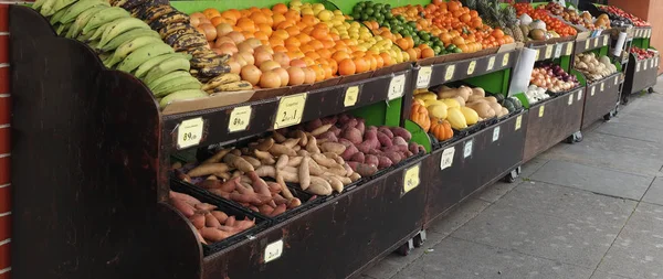 ヒスパニック歩道の果物と野菜スタンド — ストック写真