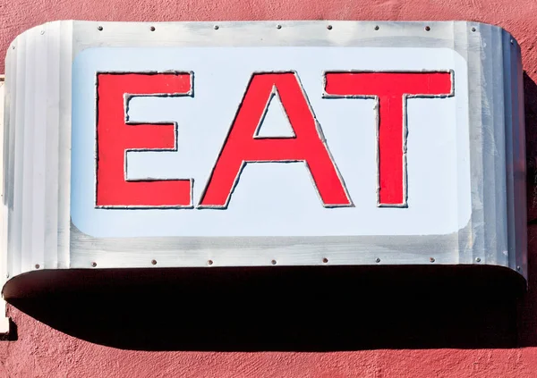 Vintage Diner Eat Bord Gemonteerd Gebouw — Stockfoto