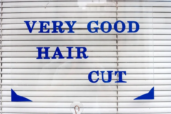 Sinal Levemente Jactancioso Janela Barbearia Não Melhor Mas Muito Bom — Fotografia de Stock