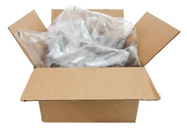プラスチック保護包装クッション枕と茶色の段ボール出荷ボックスを開きます — ストック写真