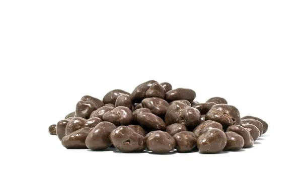 Pilha Isolada Passas Cobertas Chocolate — Fotografia de Stock