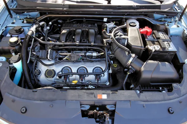 Capucha Abierta Del Coche Que Muestra Motor — Foto de Stock