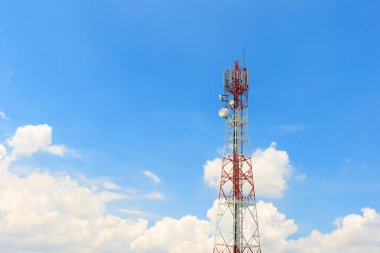 Kulesini gökyüzü mavi.