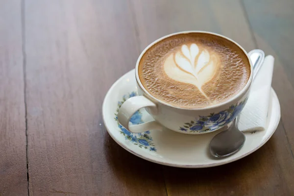 kapuçino süt frother masada