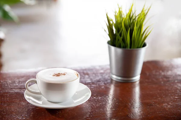 Café sur table en bois — Photo