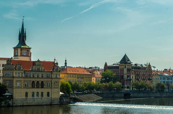 Панорама Историческим Многоквартирам Праге — стоковое фото