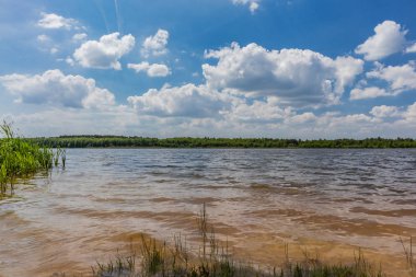 Lukcze gölünde tüylü bulutlar