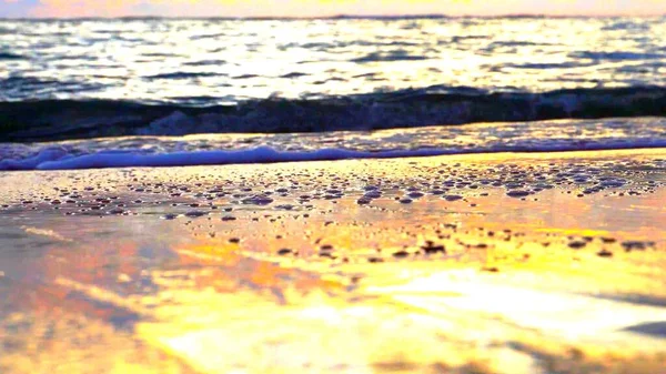 Primer Plano Sobre Pequeñas Piedras Una Playa Coloreada Por Sol —  Fotos de Stock