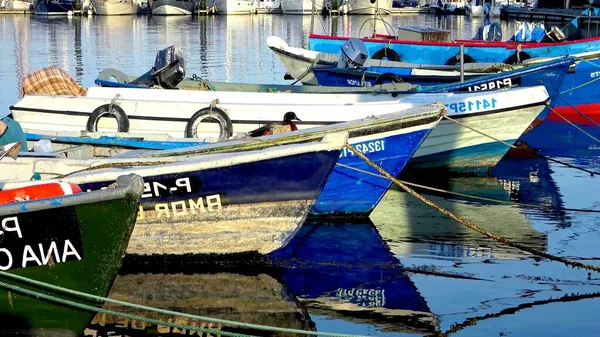 Pequeños Barcos Pesca Agua Tranquila Puerto — Foto de Stock