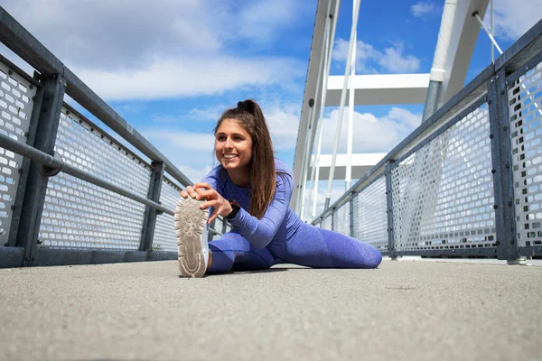 Sportswoman Stretching Legs Training Preparing Running — Stock Photo, Image