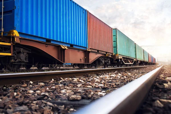 Wagony Kolejowe Przewożące Kontenery Ładunkowe Dla Przedsiębiorstw Żeglugowych Dystrybucja Transport — Zdjęcie stockowe