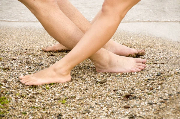 Bara Fötter Man Och Kvinna Stranden Kärlek — Stockfoto