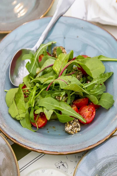 Salată Sparanghel Sparanghel Fiert Roșii Cherry Bile Feta Ierburi Provence — Fotografie, imagine de stoc