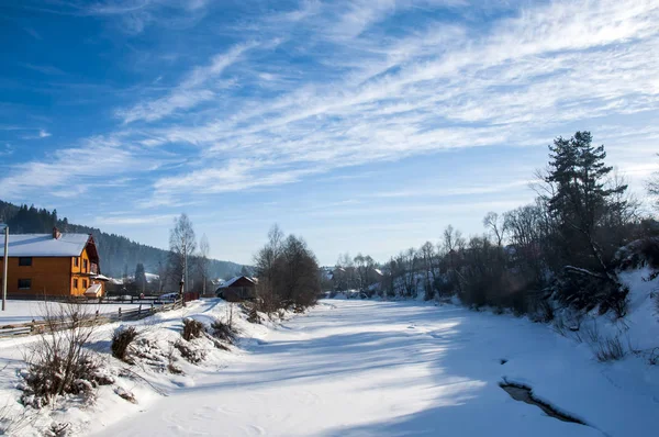 Winter Schnee Landschaft Fluss Karpaten Neujahr Weihnachten — Stockfoto
