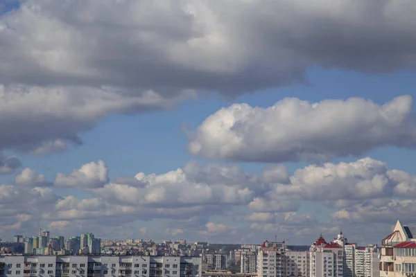 Урбанизация Облаками Городским Пейзажем Облаками Фоном — стоковое фото