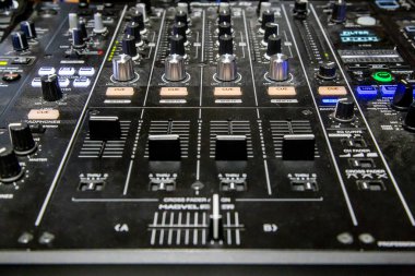 Profesyonel parti Dj ses karıştırıcı denetleyicisi. 