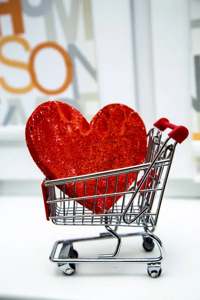 Red Heart Shopping Carts Love Sale Imaginative Thinkin — Stock Photo, Image