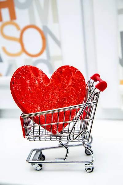 Corazón Rojo Los Carritos Compra Amor Para Venta Pensamiento Imaginativo — Foto de Stock