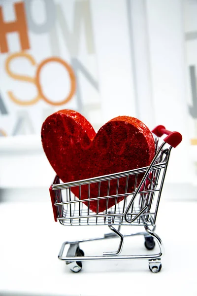 Corazón Rojo Los Carritos Compra Amor Para Venta Pensamiento Imaginativo — Foto de Stock