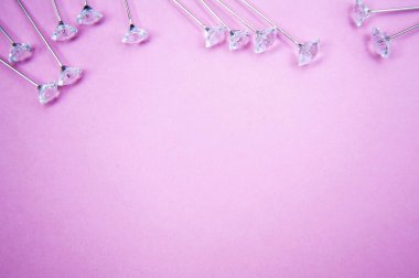 pembe bir arka plan, kopya spac iğneleri