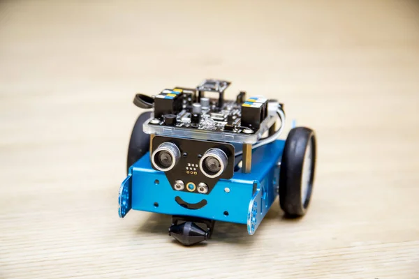 Robot on Wheels, managed by Computer, original custom hot rod st