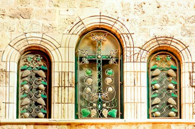 Kutsal Sepulcher Kilisesi'nin pencereleri. pencereden çapraz. Jerusalem, İsrail